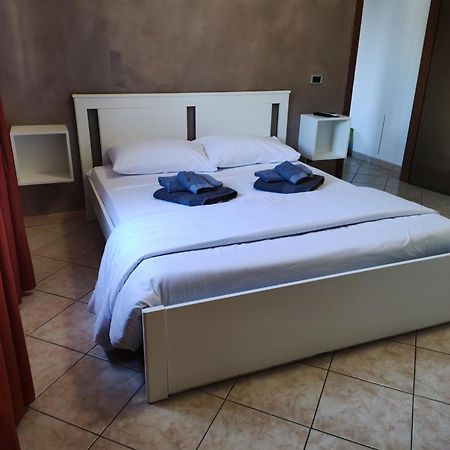 Alloggio Alfa - Central Apartment Civitavecchia Exteriör bild