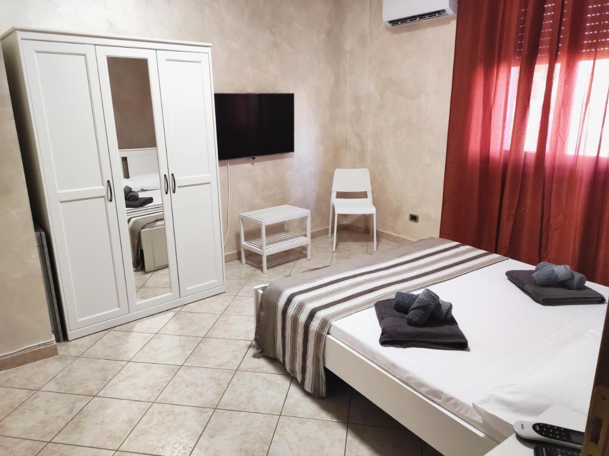 Alloggio Alfa - Central Apartment Civitavecchia Exteriör bild