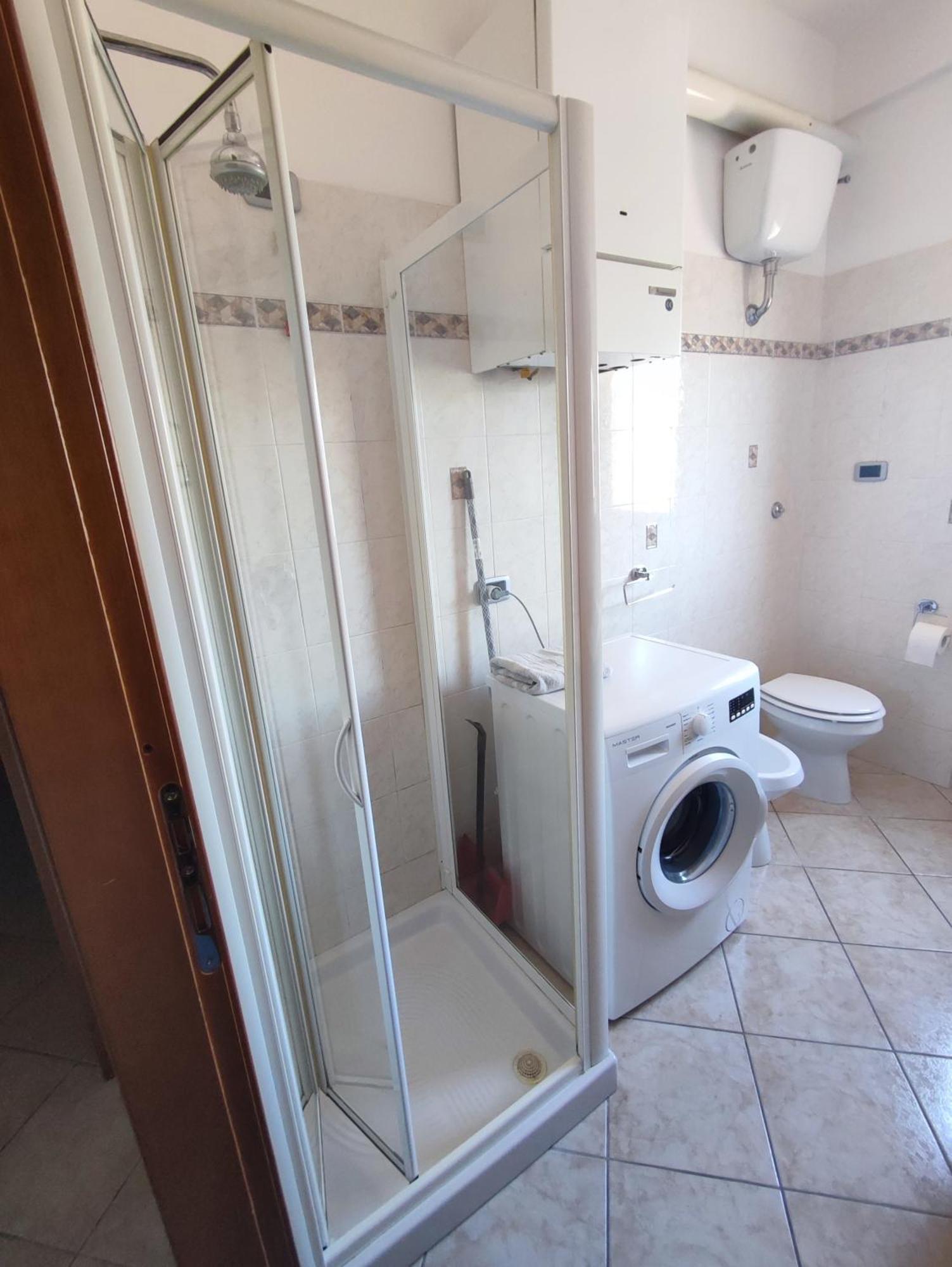 Alloggio Alfa - Central Apartment Civitavecchia Exteriör bild