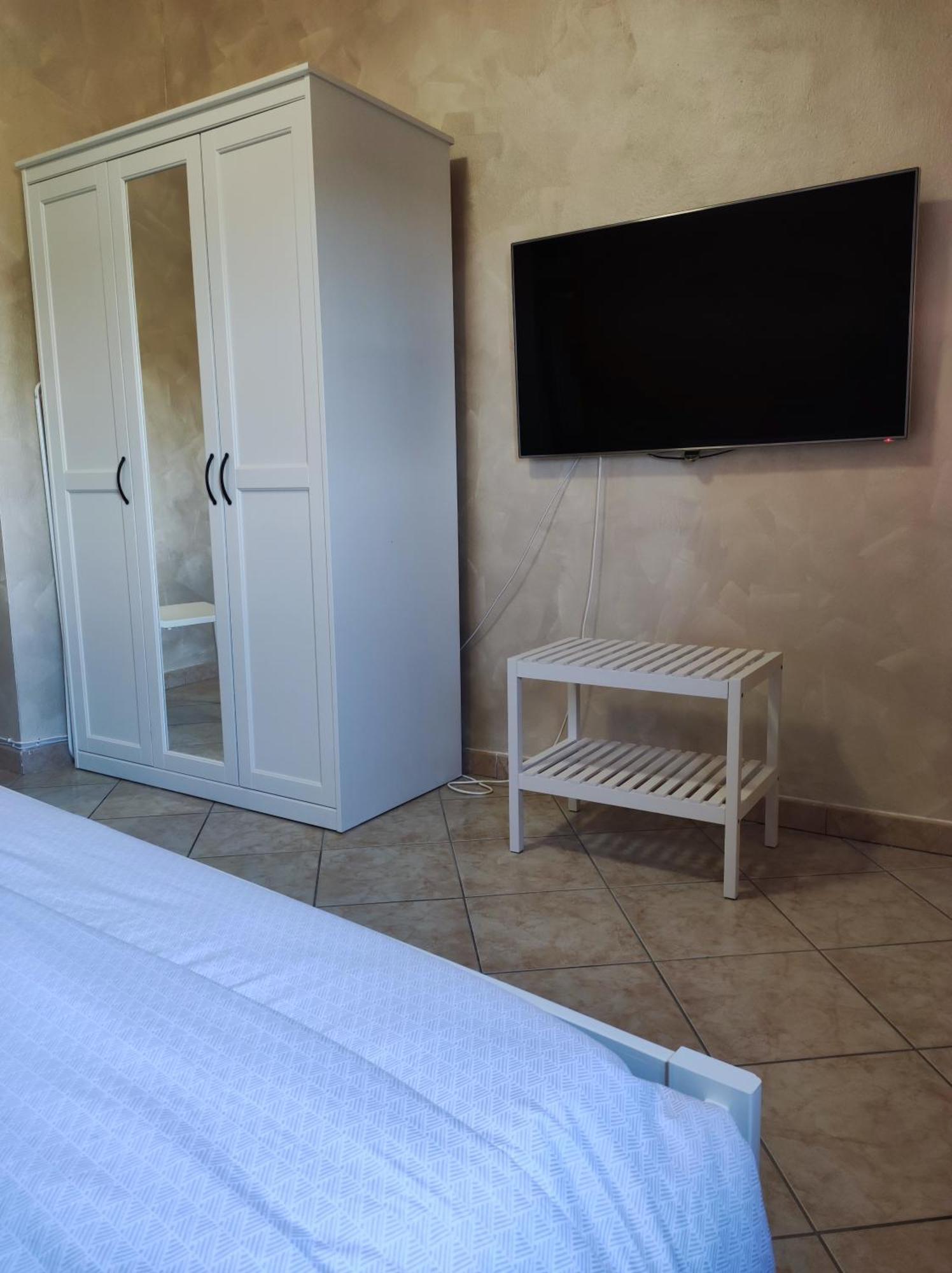 Alloggio Alfa - Central Apartment Civitavecchia Exteriör bild