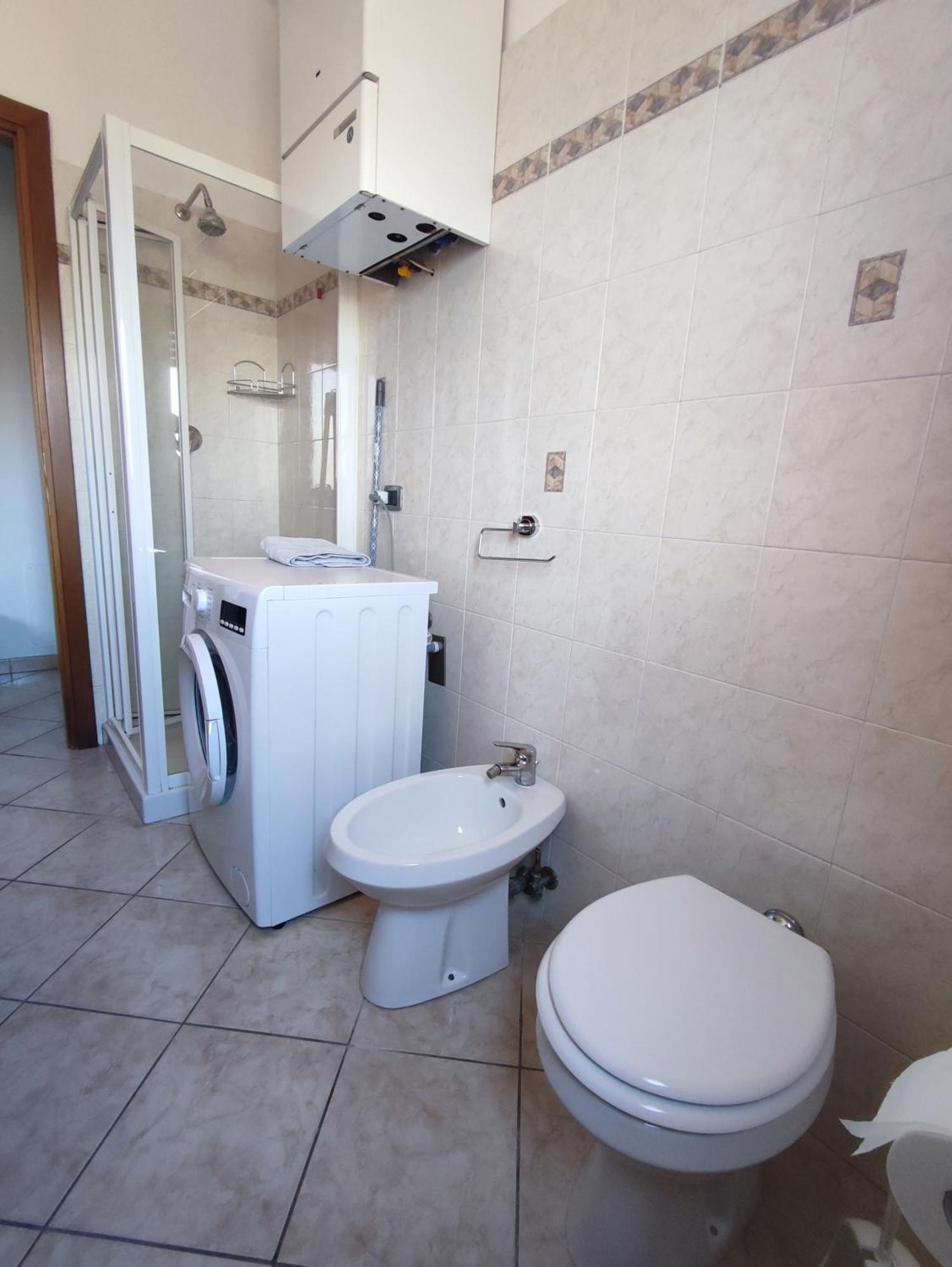 Alloggio Alfa - Central Apartment Civitavecchia Exteriör bild
